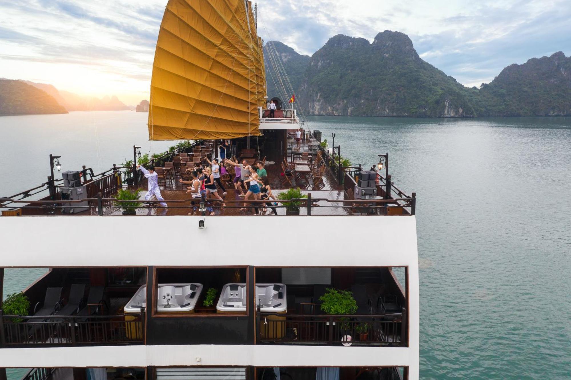 La Regina Legend Cruise Hotel Hạ Long-öböl Kültér fotó